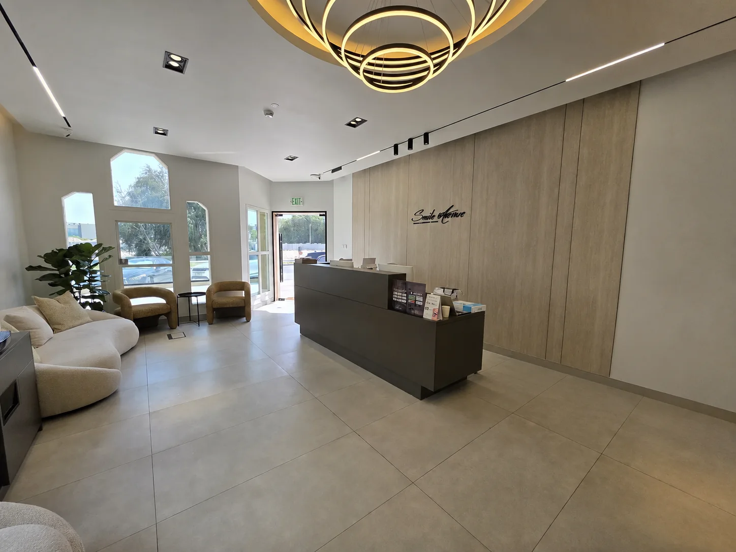 Smile Avenue clinic reception and waiting area